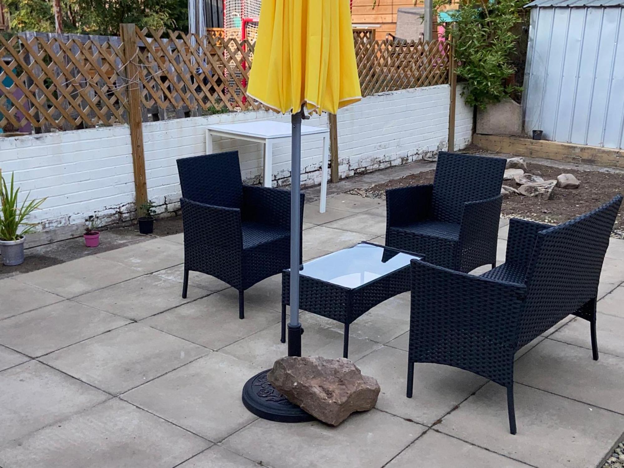 Private Lounge And Double Room Kilwinning المظهر الخارجي الصورة